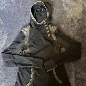 Lululemon Run: Back On Track Pullover size 6